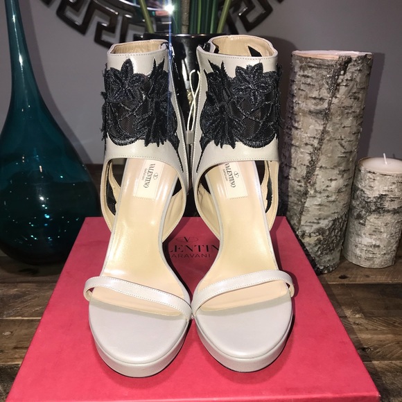 New Valentino Garavani Light Grey Sandals - Picture 3 of 8